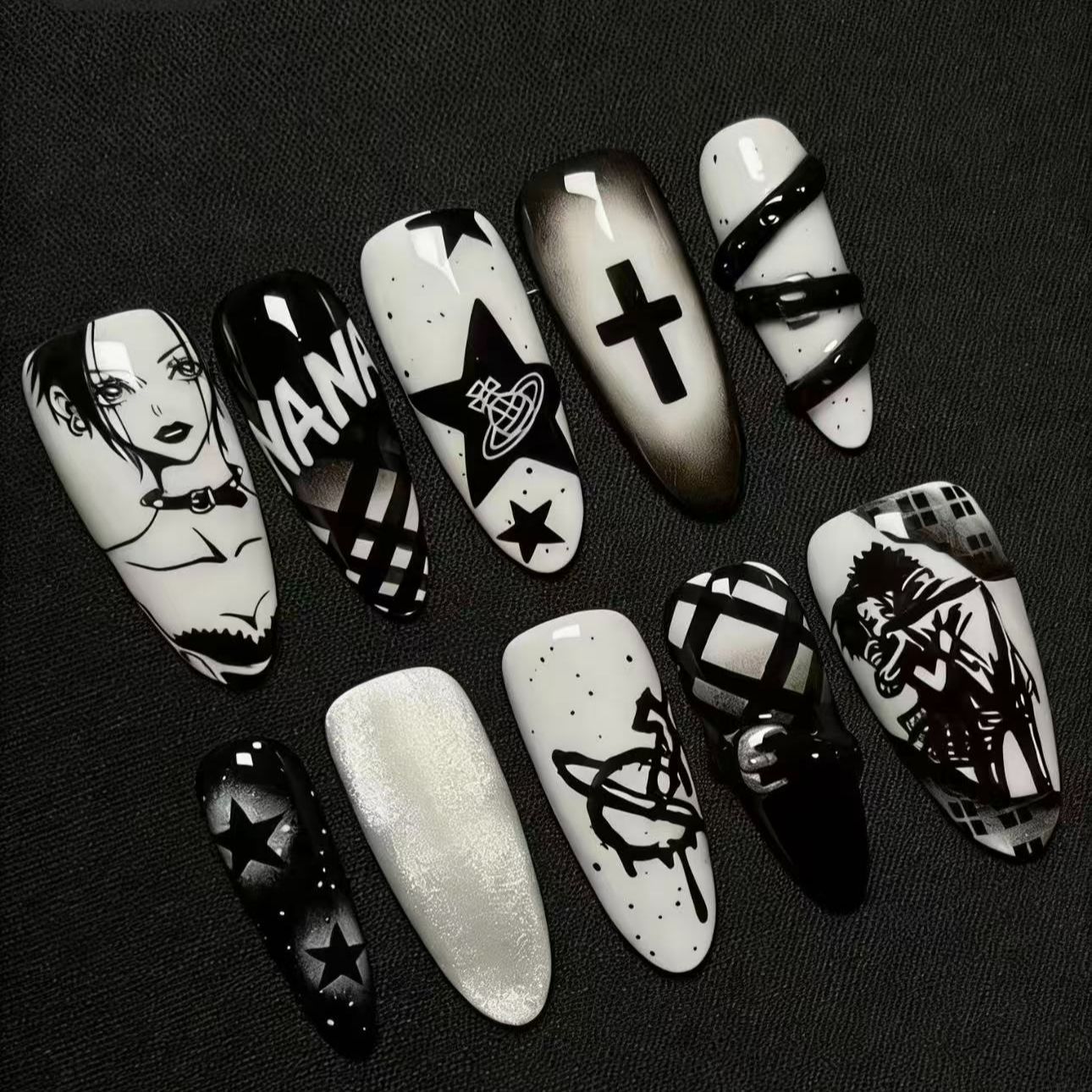 Nail Art - เล็บปลอมสไตล์พังก์ NANA ดีไซน์สีเข้ม ทรงอัลมอนด์ยาว ดีไซน์เก๋ไม่ซ้ำใคร แรงบันดาลใจจากอนิเมะ